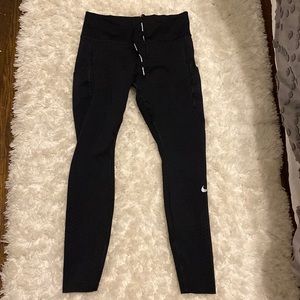 Black Nike leggings